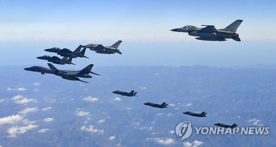 Máy bay Mỹ và Hàn Quốc tham gia cuộc tập trận Vigilant Ace ngày 6/12/2017. Ảnh: Yonhap