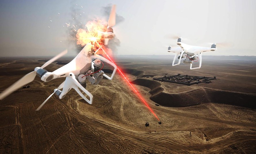 Minh họa vũ khí laser năng lượng cao đốt cháy máy bay không người lái của đối phương xâm nhập một căn cứ không quân. Nguồn: Raytheon.