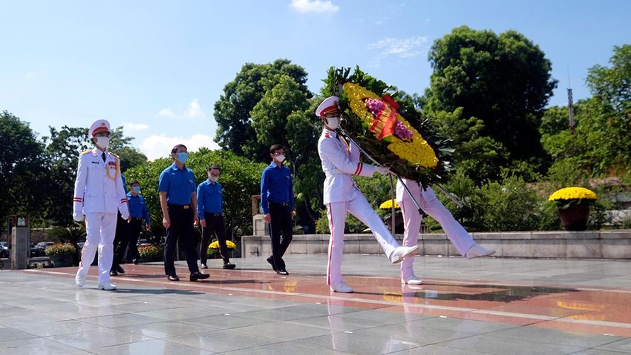 Đoàn đại biểu Trung ương Đoàn TNCS Hồ Chí Minh dâng hương tưởng niệm các Anh hùng liệt sĩ