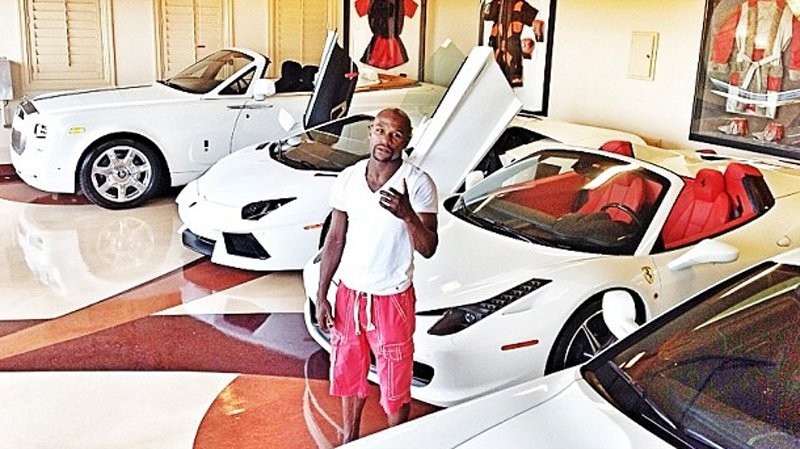 Mayweather sở hữu rất nhiều siêu xe đắt tiền.