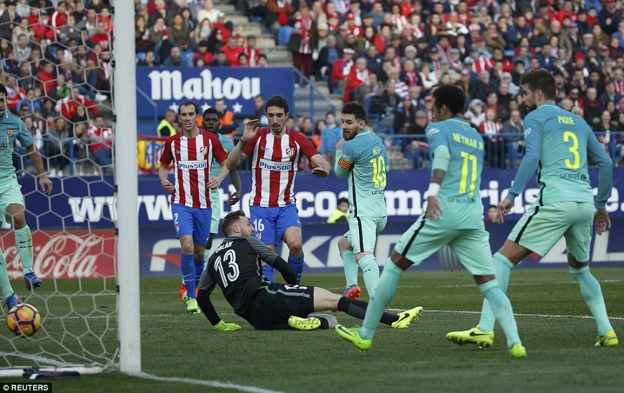 Messi lập công giúp Barcelona có 3 điểm.