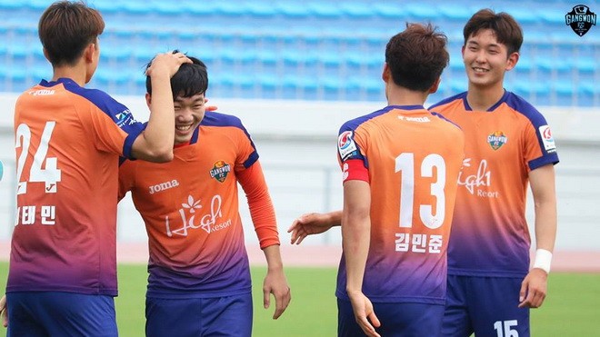 Xuân Trường có trận đấu tốt trong màu áo Gangwon tại R-League.