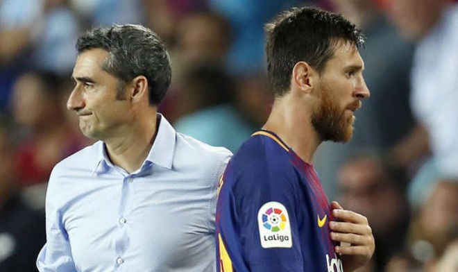 Messi tức giận với HLV Ernesto Valverde khi Barcelona bị loại tức tưởi.