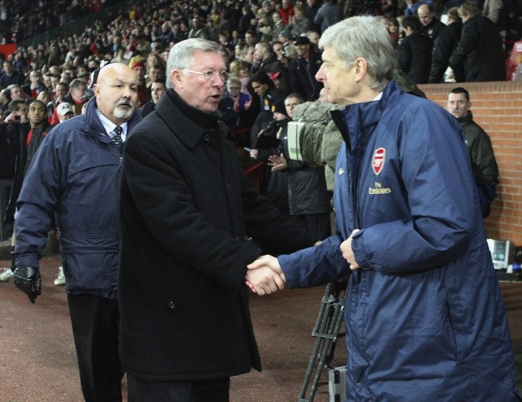 Sir Alex ủng hộ Wenger chia tay Arsenal vào cuối mùa này.