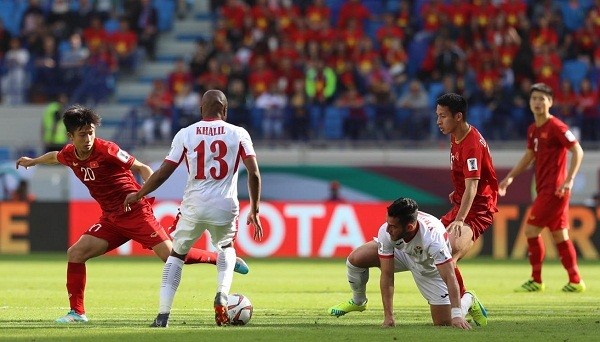 VIDEO: Tuyển Việt Nam vào tứ kết Asian Cup sau 12 năm chờ đợi