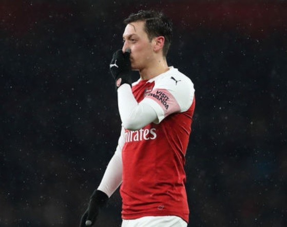 Mesut Ozil từ chối gia nhập PSG theo dạng cho mượn.