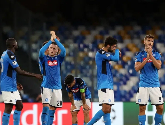 Các cầu thủ Napoli đang bất mãn với lãnh đạo CLB.