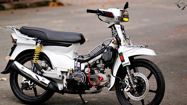 Xe máy Honda Dream II độ hơn 200 triệu tại Lâm Đồng