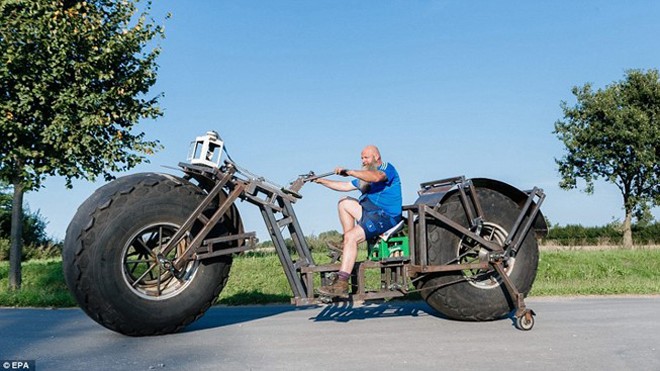 Tự chế xe đạp nặng gần 1 tấn để xác lập kỷ lục Guinness