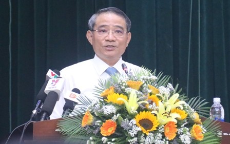 Bí thư Thành ủy Đà Nẵng Trương Quang Nghĩa phát biểu trước cử tri quận Liên Chiểu. Ảnh NT