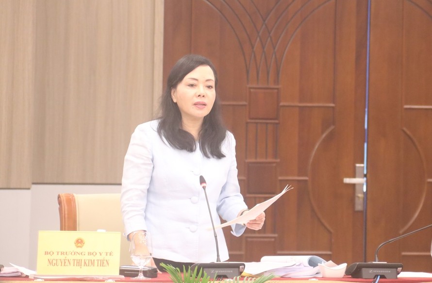 Bộ trưởng Bộ y tế Nguyễn Thị Kim Tiến giải trình các ý kiến của các đại biểu. Ảnh: Nguyễn Thành