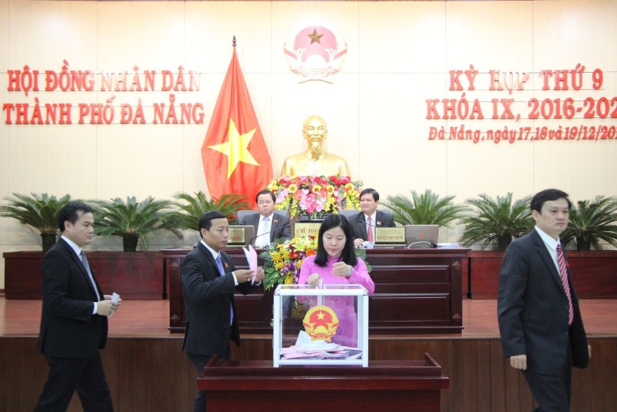 HĐND TP Đà Nẵng tiến hành bỏ phiếu tín nhiệm vào sáng ngày 18/12. 