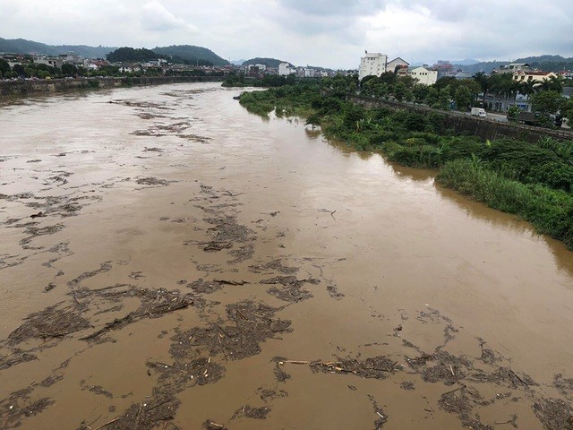 Trung Quốc xả lũ khiến mực nước sông Hồng đã tăng cấp báo động