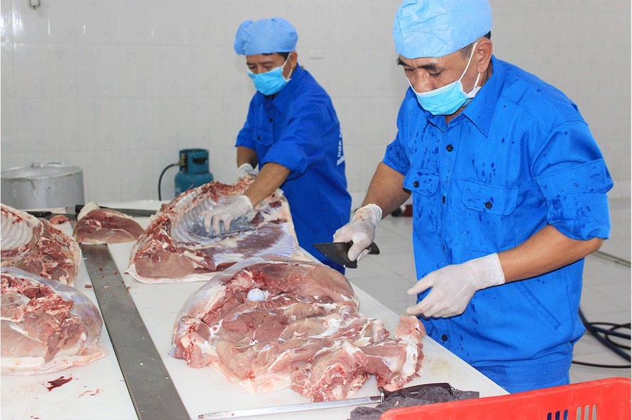 HTX Hoàng Long đang cung cấp loại thịt mát và nhiều sản phẩm chế biến ra thị trường với thương hiệu A-Z.