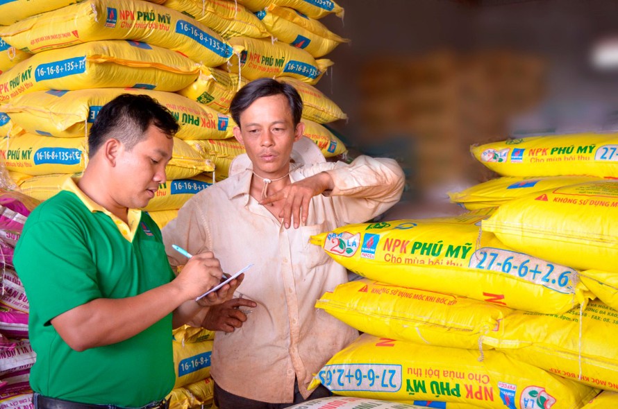 Tổng số quà tặng mà PVFCCo gửi đến bà con nông dân là hơn 3.000 tấn phân bón, với giá trị hơn 30 tỷ đồng