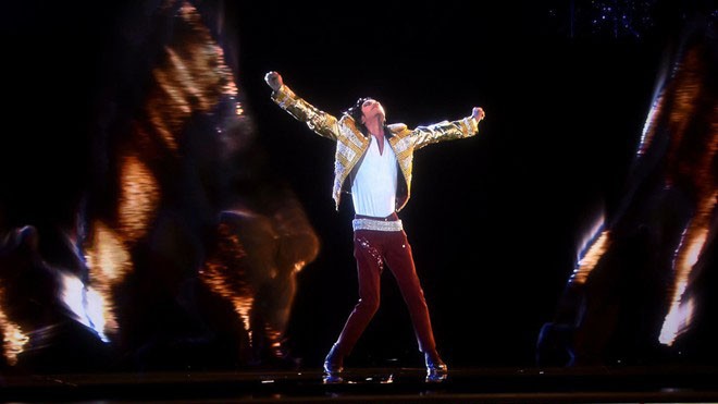 Michael Jackson thực hiện điệu nhảy nghiêng người 45 độ bất chấp trọng lực  như thế nào  VTVVN