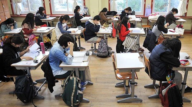 Năm nay, Hàn Quốc có 650.000 học sinh tham dự kì thi đại học