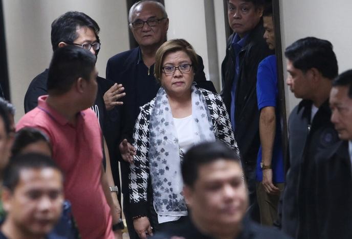 Thượng nghị sỹ Philippines Leila de Lima, người chỉ trích mạnh mẽ chiến dịch chống ma túy đẫm máu của Tổng thống Rodrigo Duterte vừa bị bắt giữ