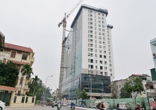 Sở Xây dựng Hà Nội yêu cầu giữ nguyên tháp cẩu để phá dỡ giai đoạn 2.