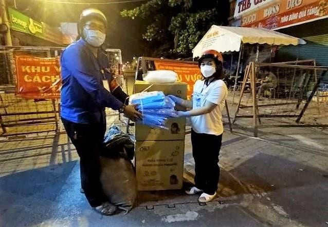 3 tình nguyện viên chống dịch dương tính với SARS-CoV-2