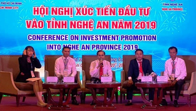 Lãnh đạo tỉnh Nghệ An giải đáp thắc mắc cho doanh nghiệp tại Hội nghị
