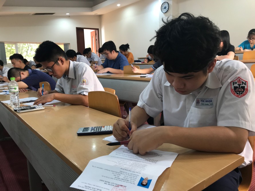 Thí sinh làm bài thi Kiểm tra năng lực của trường ĐH Quốc tế TPHCM năm 2019