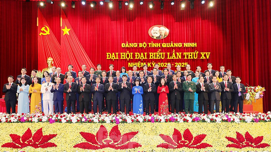 Ban Chấp hành Đảng bộ tỉnh Quảng Ninh khóa XV, nhiệm kỳ 2020-2025 ra mắt Đại hội.