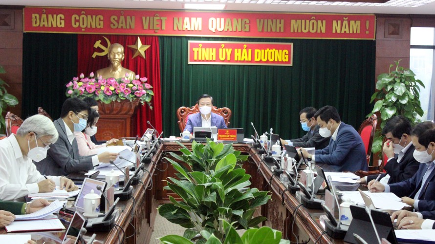 Ông Phạm Xuân Thăng - Bí thư Tỉnh ủy Hải Dương chủ trì cuộc họp Ban Thường vụ về việc tiêm vắc-xin.