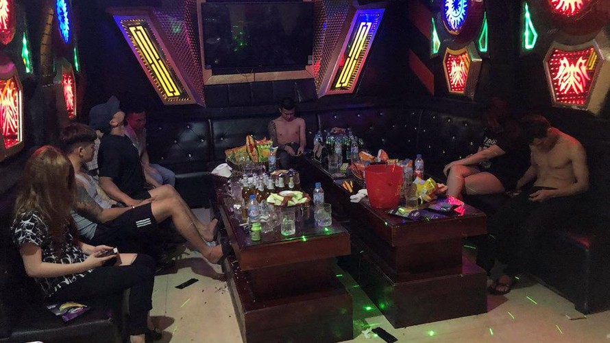 Các đối tượng sử dụng ma túy trong quán karaoke Hương Cảng, TP Hải Phòng. Ảnh: Công an Hải Phòng