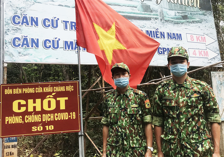 Quân nhân biên phòng tại chốt phòng, chống dịch số 10 thuộc Đồn Biên phòng cửa khẩu Chàng Riệc (Tây Ninh). Ảnh: Đăng Bảy
