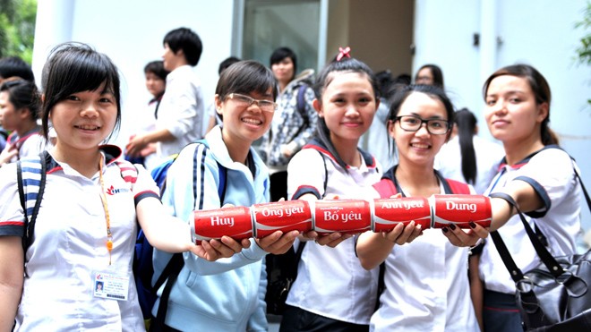 Trao Coca-Cola in tên bạn bè – Trào lưu mới của teen trong mùa hè