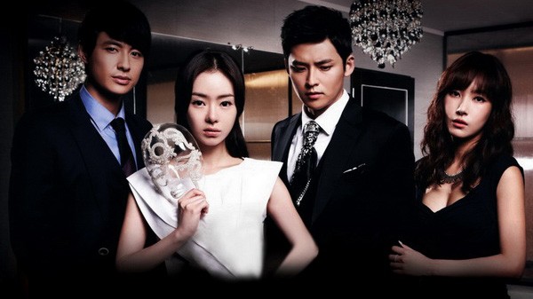 Mặt nạ thủy tinh đang được phát sóng trên kênh D-Dramas lúc 20g mỗi ngày.