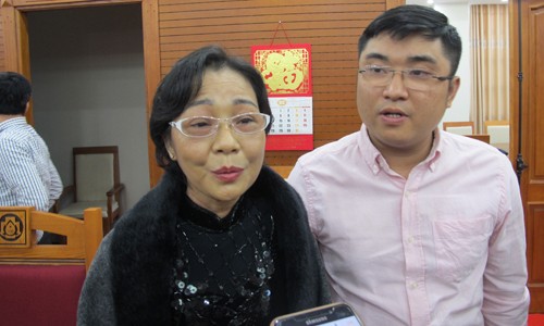 Bà Phạm Vân Thanh và con trai Nguyễn Trung Quân chia sẻ câu chuyện của đầy xúc động của mình cho báo giới và cho biết sau ca cho và ghép gan, hiện nay sức khỏe của hai mẹ con anh Quân đều ổn định