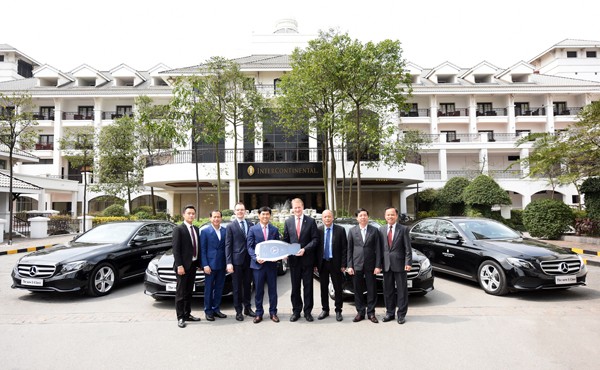 Lô xe mới sẽ tiếp tục gia nhập vào đội xe đưa đón cao cấp nhằm phục vụ du khách trong suốt thời gian lưu trú tại khách sạn hàng đầu Việt Nam này
