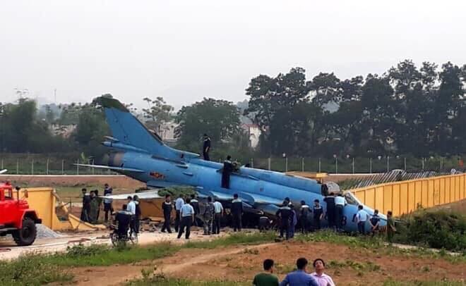 Máy bay Su-22M4, số hiệu 5858 rơi ở Yên Bái.