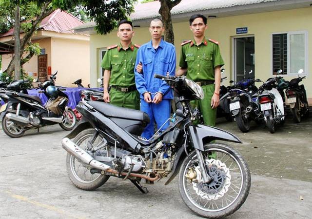 Đối tượng Vùi Văn Dũng tại cơ quan điều tra.