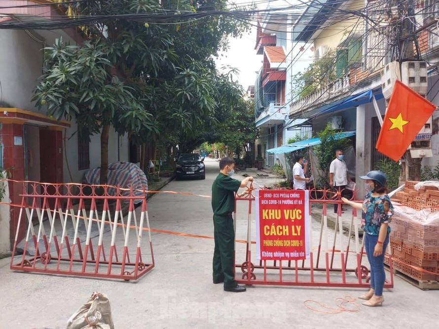 Khẩn trương phong toả các điểm liên quan đến 4 sinh viên Đại học Y Dược Thái Bình dương tính với SARS-CoV-2 - Ảnh: Hoàng Long