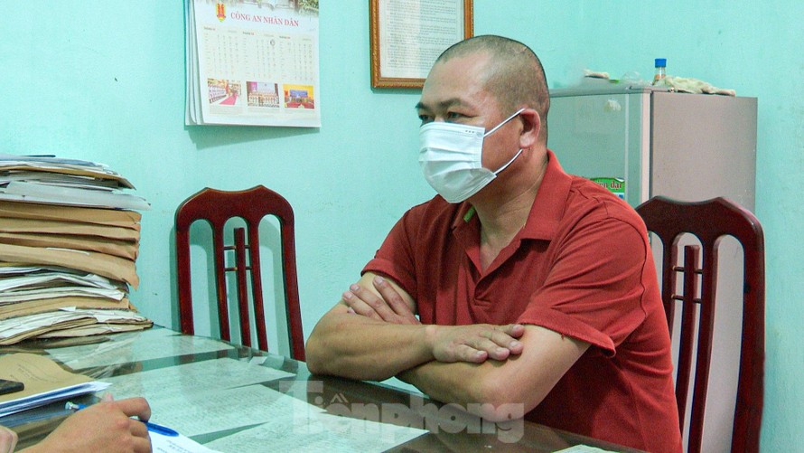 Trần Đình Quảng mang 4 giấy xét nghiệm COVID-19 giả trên xe, trong đó 3 giấy còn để trống thông tin - Ảnh: Hoàng Long