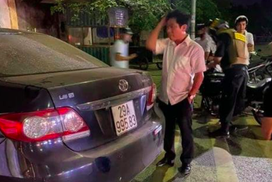 Trưởng Ban Nội chính Tỉnh uỷ Thái Bình và chiếc xe tại thời điểm vừa gây tai nạn - Ảnh: Hoàng Long