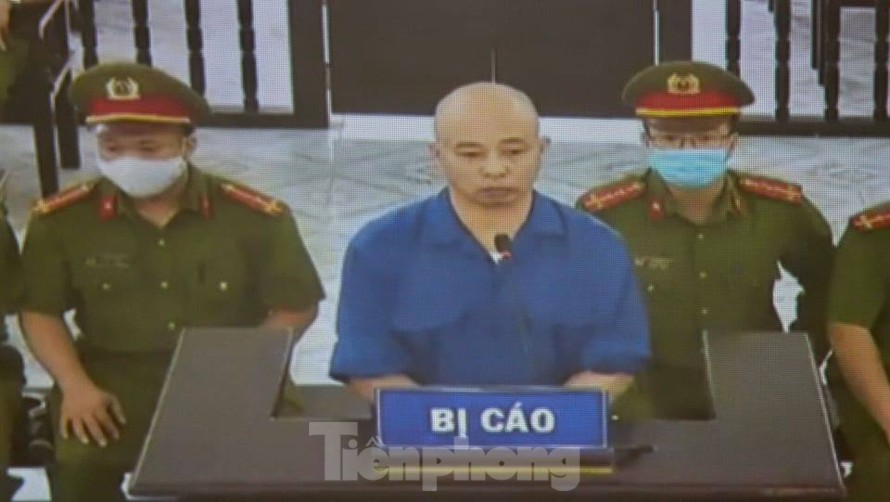 Đường "Nhuệ" và vợ sẽ tiếp tục phải hầu toà trong vụ "ăn chặn" tiền dịch vụ hoả táng - Ảnh: Hoàng Long