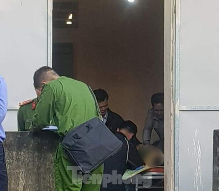 Tiến hành điều tra, xác định nguyên nhân tử vong của thượng uý Nguyễn Tuấn Minh - Ảnh: Hoàng Long 