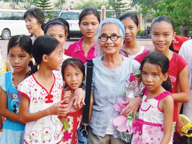  GS Lê Kiêm Ngọc thăm Làng trẻ em SOS Đồng Hới, tháng 9/2012. Ảnh: Hàm Châu