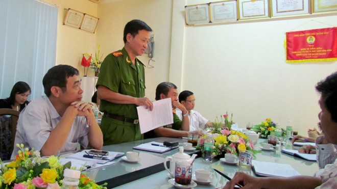 Đại tá Trần Phi Hùng tại buổi giao ban báo chí của Ban Tuyên giáo Tỉnh ủy Khánh Hòa, ngày 10/4 