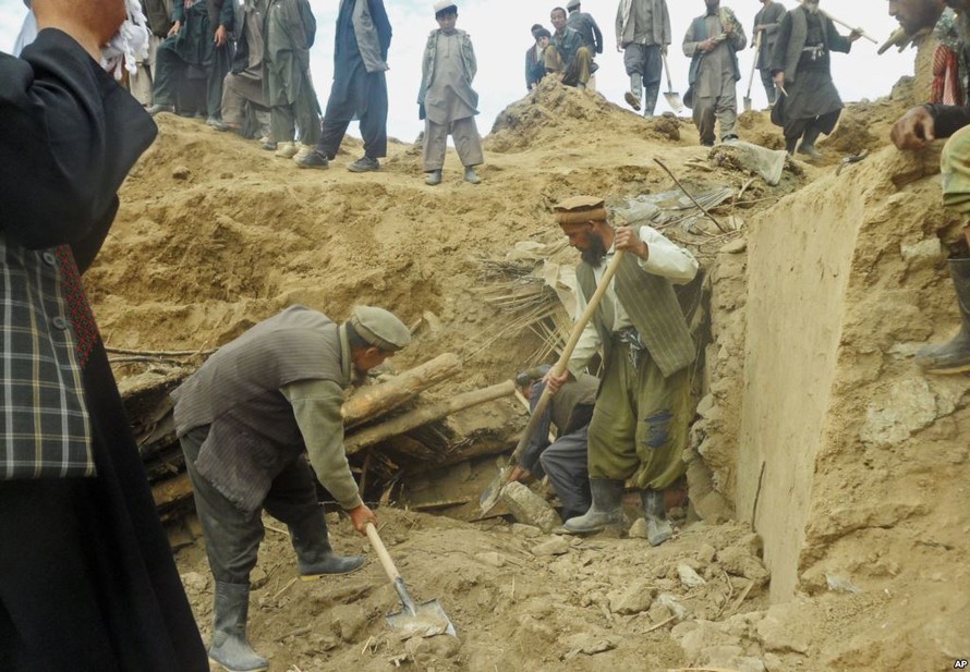 Lở đất khiến hơn 2.100 người bị chôn vùi
