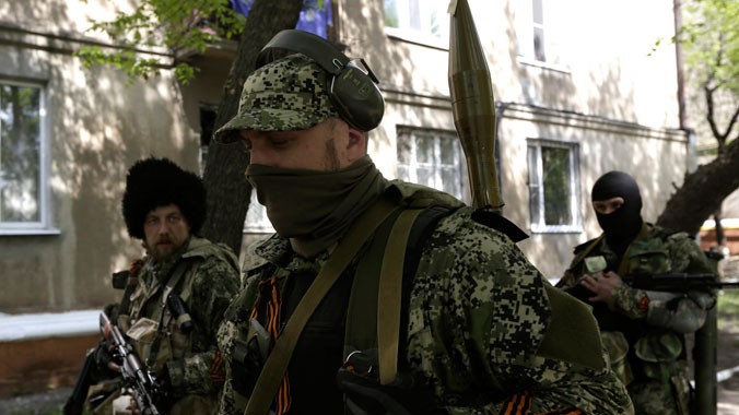 Dân quân Slaviansk sẵn sàng chiến đấu. Ảnh: Getty Images