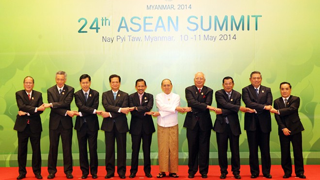 Ngày 11/5, Thủ tướng Nguyễn Tấn Dũng dự phiên họp toàn thể của Hội nghị Cấp cao ASEAN-24 (Trong ảnh: Các trưởng đoàn chụp ảnh chung). Ảnh: TTXVN