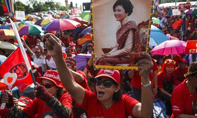 Phe ủng hộ bà Yingluck biểu tình rầm rộ
