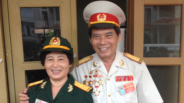 Ông Lê Kim Thơ và bà Đỗ Thị Bé gặp lại nhau sau nhiều năm xa cách. Ảnh: Trường Phong