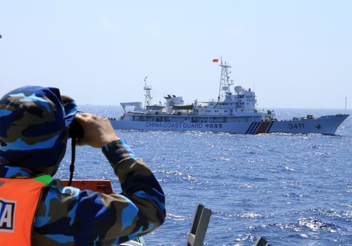 Trung Quốc hạ giàn khoan trái phép trong vùng biển của Việt Nam