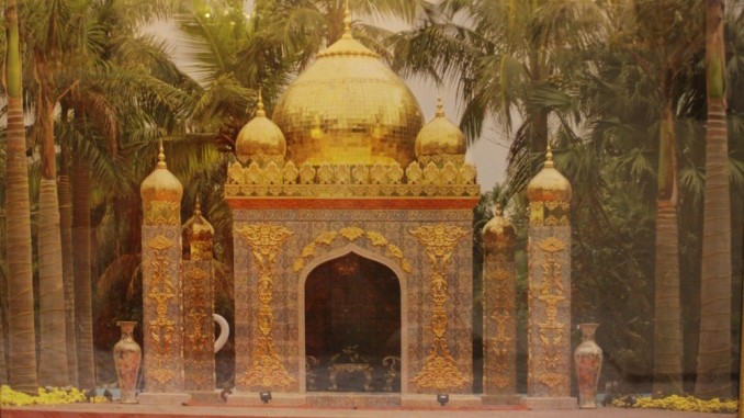 Cận cảnh lâu đài sứ vẽ bằng vàng tuyệt đẹp của đại gia Việt